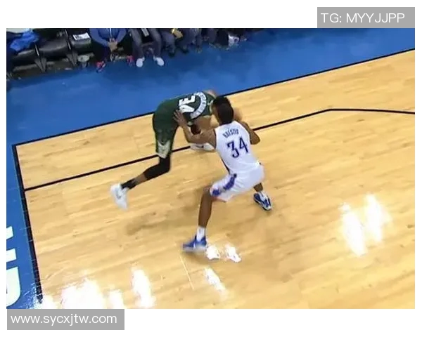 字母哥赛场小动作引发热议 球迷争议不断背后隐藏的心理博弈